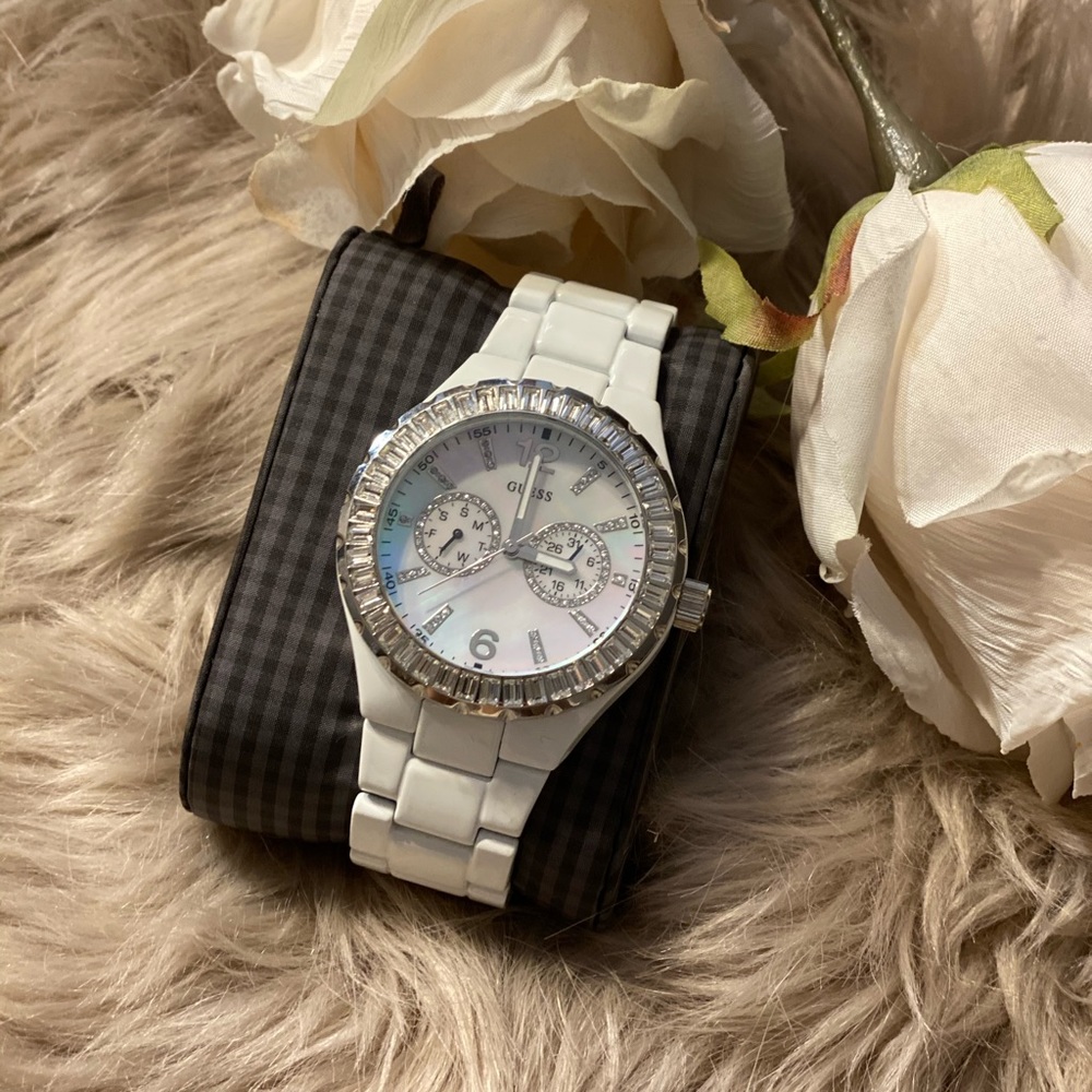 Guess White Stainless Steel Watch🤍